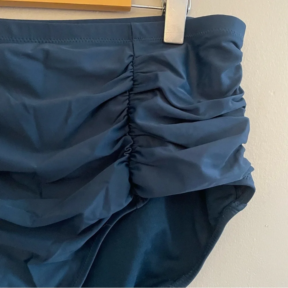 Raisins High-Waisted Ruched Bikini Bottom – Navy Plus Size 20 EUC - Picture 5 of 16